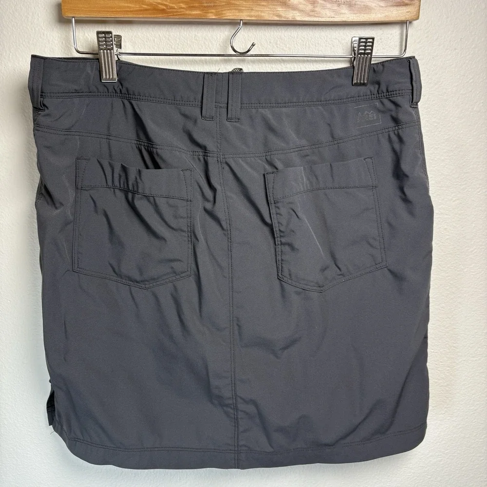 REI Women 6 Grey Skort Gorpcore Hiking Stretch Nylon